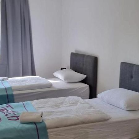 Twitch Apartments Ахім Екстер'єр фото